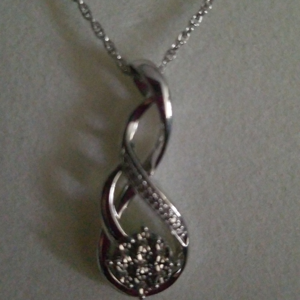 Necklace - Picture 2 of 3